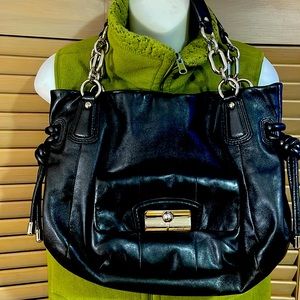 Coach black Authentic buckleLeather bag handle has no noticeable marks or tears.